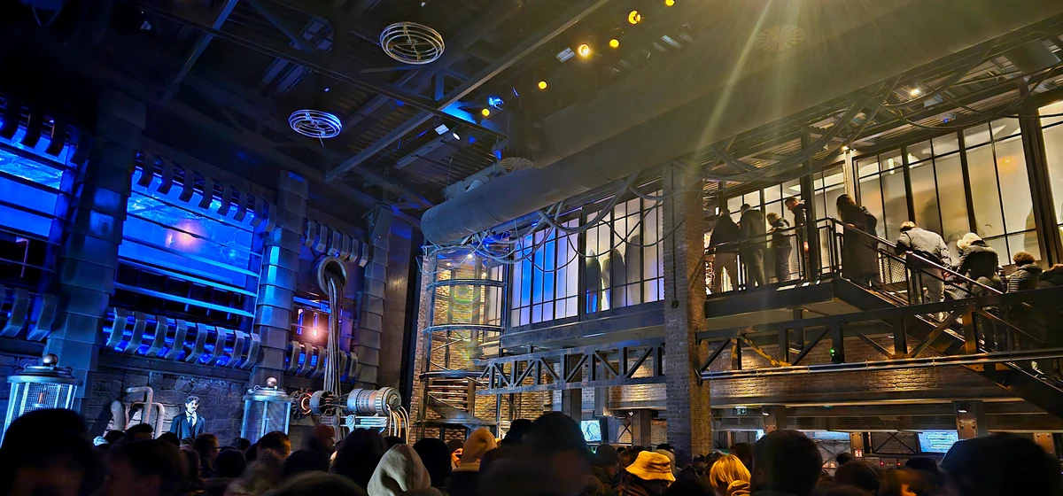 Europa Park - Voltron queue