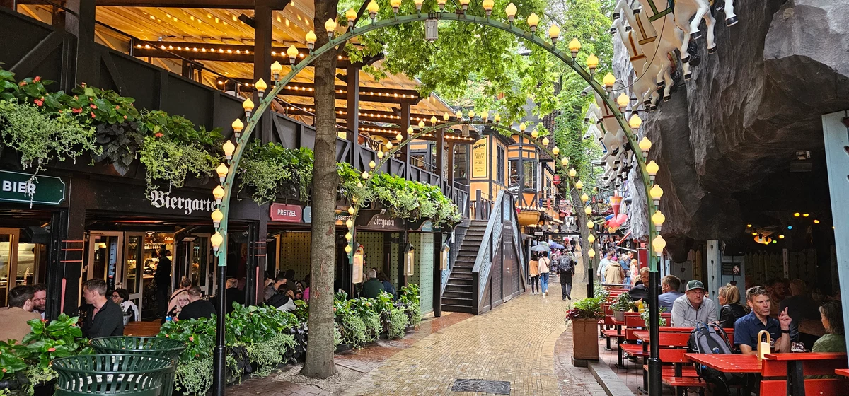 Tivoli Gardens - Alley