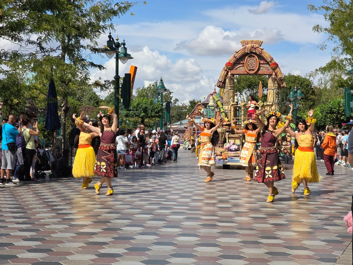 Disneyland Paris - Disney Adventure World - Moana and crew at the Disney Princess Cavalcade