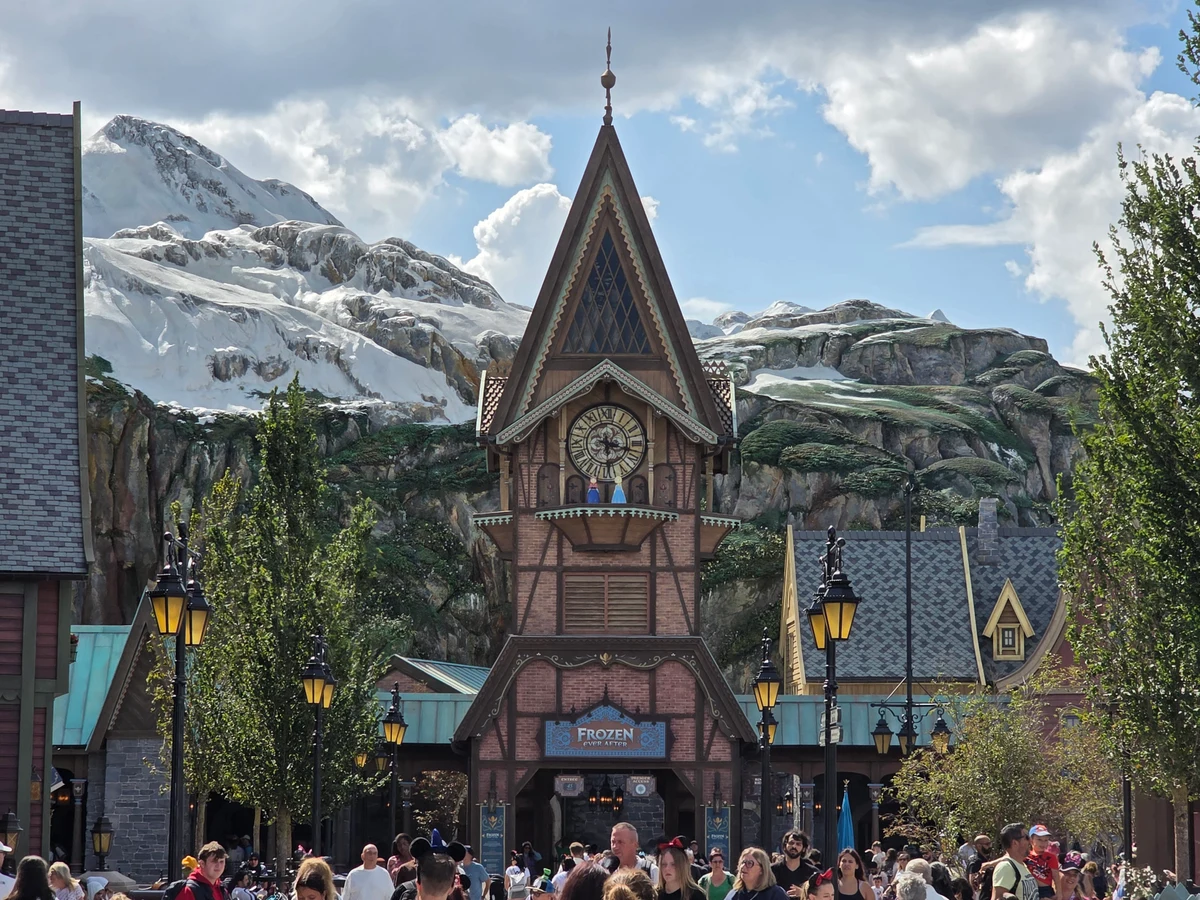 Disneyland Paris - Disney Adventure World - Frozen Ever After Entrance
