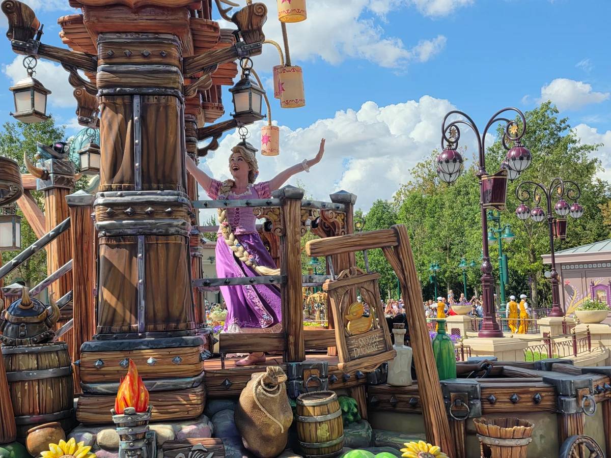 Disneyland Paris - Disney Adventure World - Rapunzel at the Disney Princess Cavalcade
