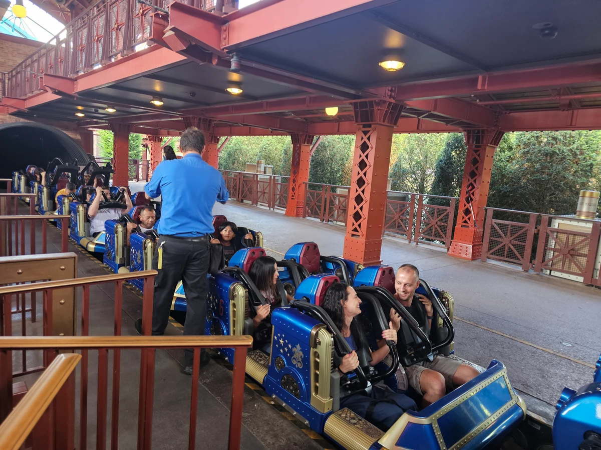Disneyland Paris - Disneyland Park - Hyperspace Mountain Trains