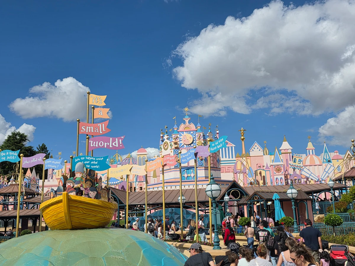 Disneyland Paris - Disneyland Park - It's a Small World