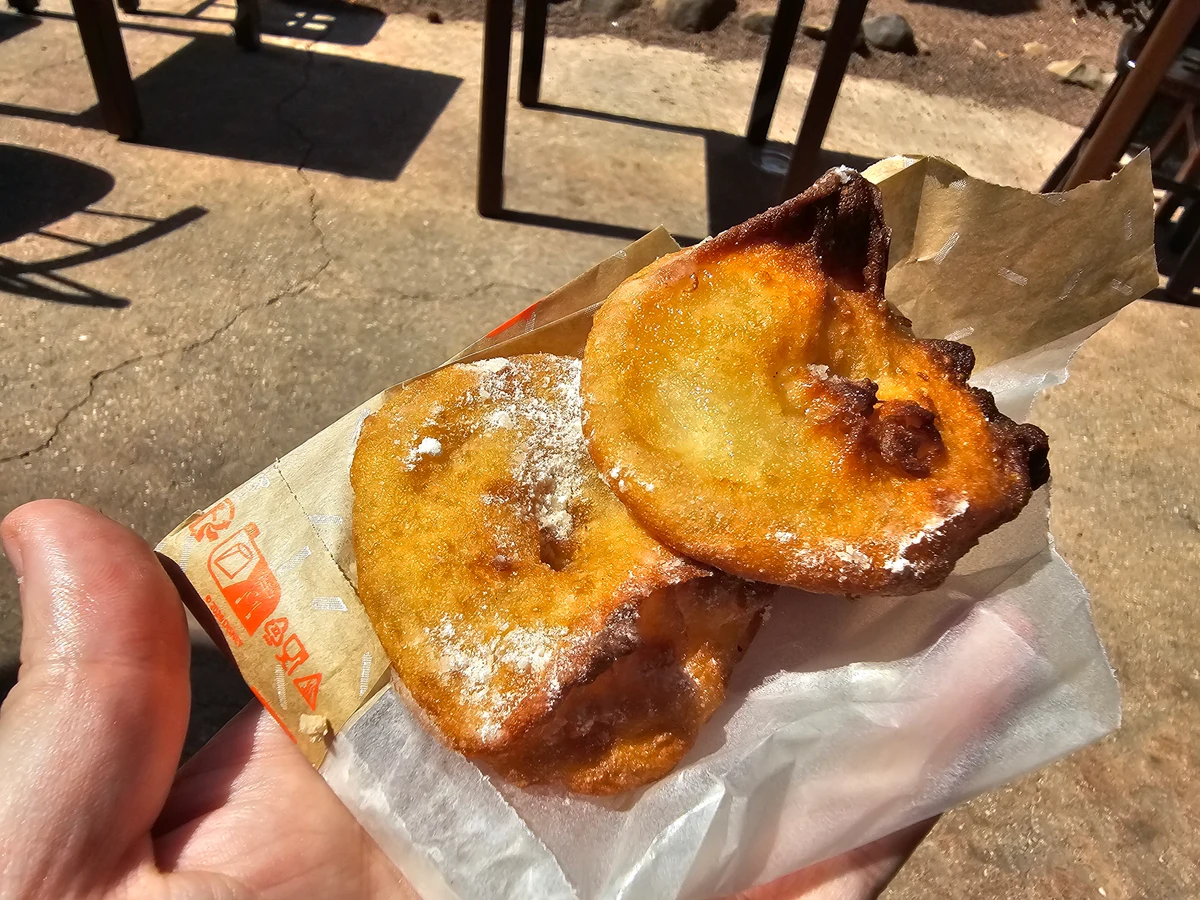 Disneyland Paris - Disneyland Park - Pineapple Fritters - Last Chance Café