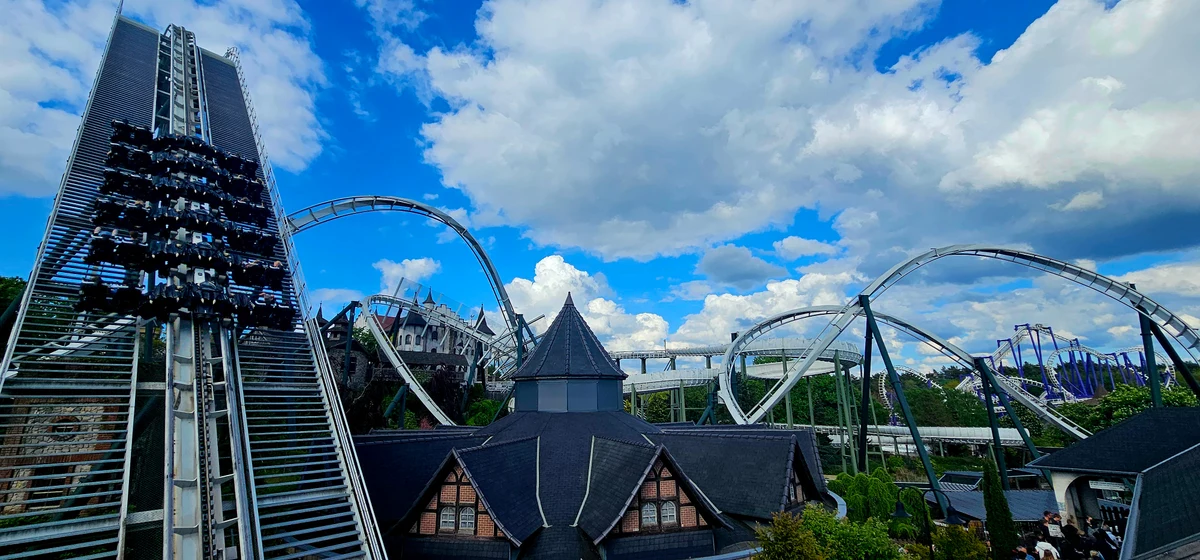 Heide Park - Flug der Dämonen lifthill + Dämonen Gruft building