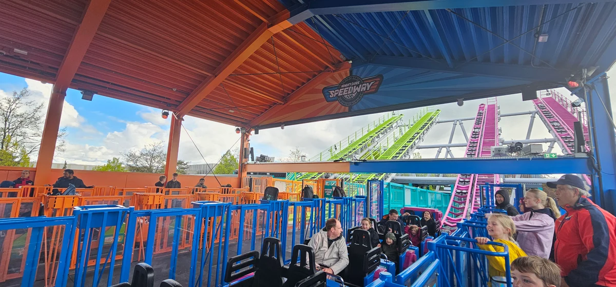 Legoland Billund - Minifigure Speedway Station