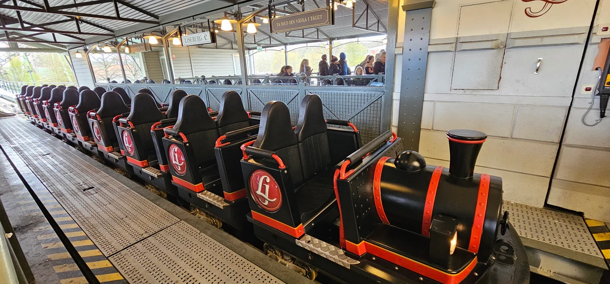 Liseberg - Lisebergbanan train - HEADER