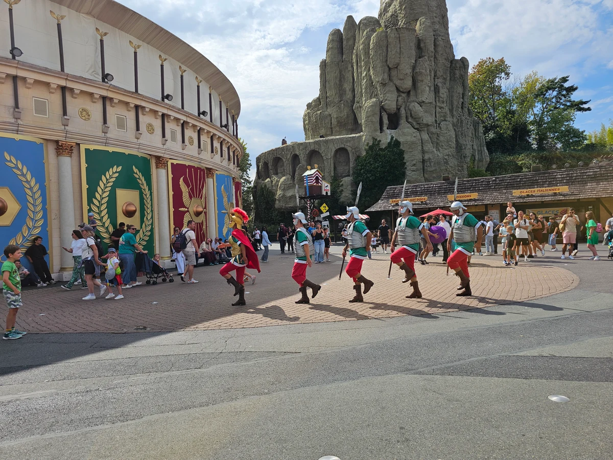 Parc Astérix - La Patrouille Romaine show